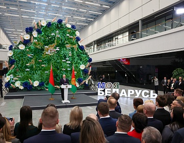 Александр Лукашенко вручил символы Государственного знака качества в Минском международном выставочном центре