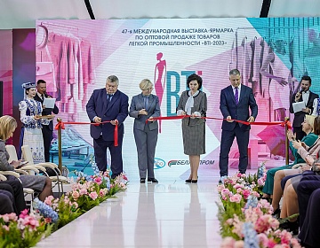 "Белорусской женщине подвластно все". Работницы легпрома провели показ мод на BTI-2023