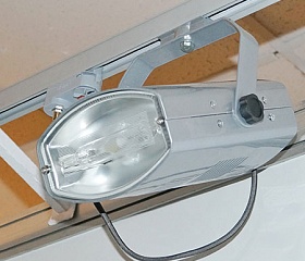 Светильник - прожектор на шинопроводе